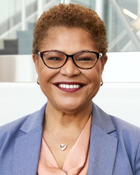 Los Angeles Mayor Karen Bass pushes back against criticism over management of wildfires – ABC News