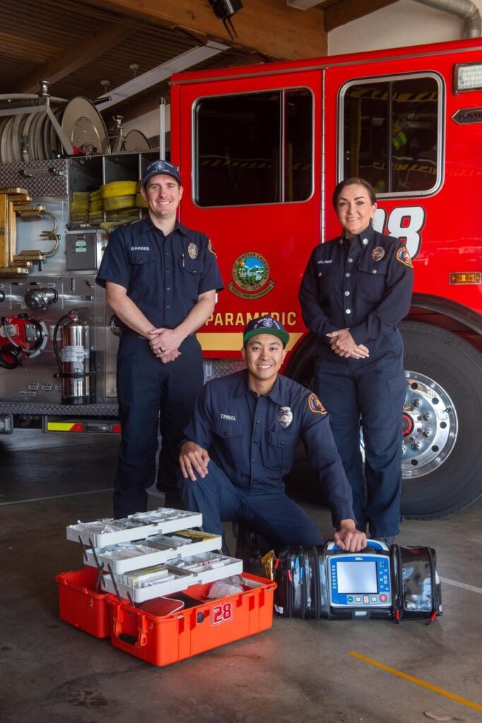 Los Angeles: Emergency teams tackle fires from above – BBC