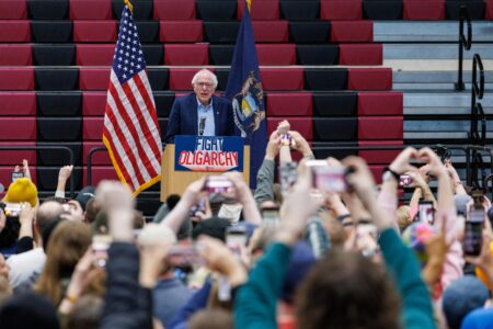 At packed L.A. rally, Bernie Sanders says U.S. facing ‘extraordinary danger’ – Los Angeles Times