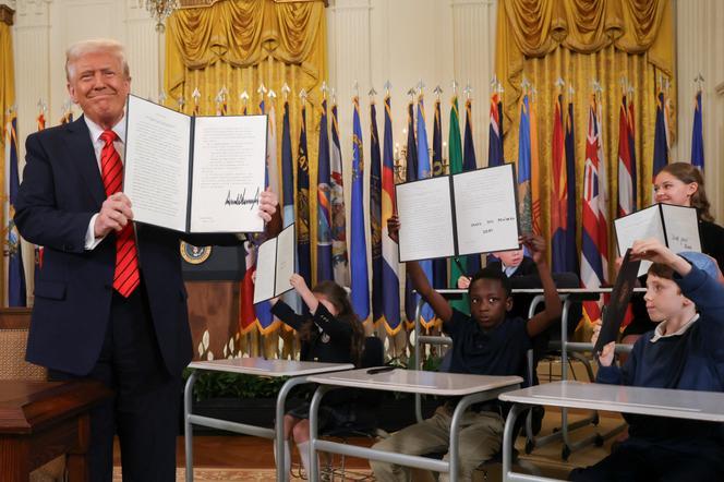 Trump signs order to dismantle the Education Department, advancing a campaign promise – Los Angeles Times