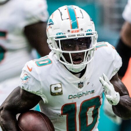 Miami Dolphins at Los Angeles Rams: Predictions, picks and odds for NFL Week 10 game – USA Today