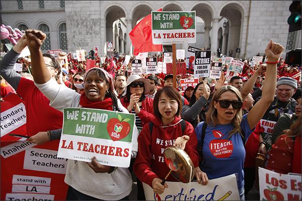 Los Angeles’ striking teachers reach ‘historic’ settlement with school district – USA Today