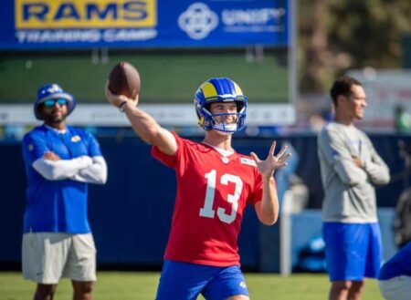 Los Angeles Rams rookies bring smiles to Cedars-Sinai patients – KTLA