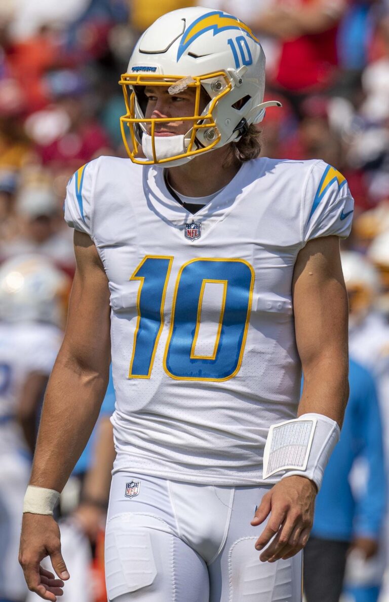 Former Chargers player exposes why Justin Herbert is always criticized – Sports Illustrated