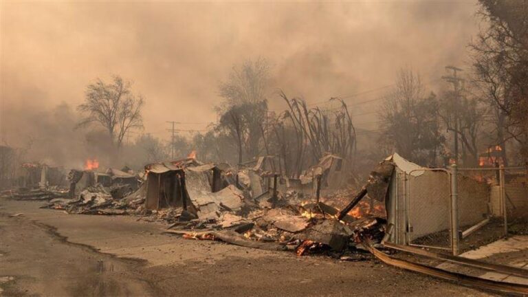 ‘I have nothing to go back to’ – LA fires heartbreak – BBC