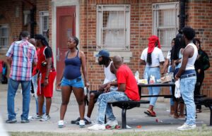 Violence-plagued Chicago plans to hire nearly 1,000 more cops – USA Today