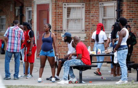Violence-plagued Chicago plans to hire nearly 1,000 more cops – USA Today