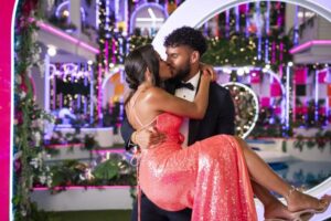 ‘This is our Super Bowl’: Where to watch the ‘Love Island USA’ season finale in L.A. – Los Angeles Times