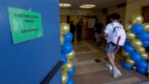 Los Angeles schools, with 30K unvaccinated students, push off COVID-19 vaccine mandate until fall 2022 – USA Today