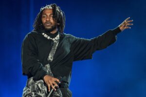Kendrick Lamar reps L.A. unity at Forum, performs ‘Not Like Us’ marathon, brings out Dr. Dre – Los Angeles Times