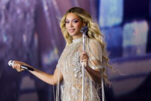 The Beyoncé and Taylor Swift jobs at USA Today have sparked backlash from news reporters — here’s why – Los Angeles Times