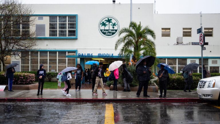 Los Angeles schools will reopen Friday after workers’ massive 3-day strike for better pay and working conditions – CNN