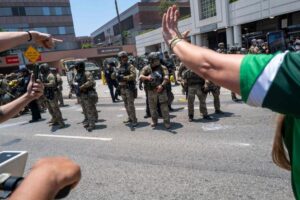 How Donald Trump is using the military for political gain in Los Angeles – Le Monde.fr