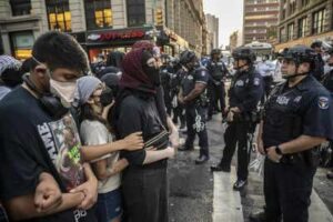 Trump’s politics of chaos on full display in Los Angeles – ABC Religion & Ethics – Australian Broadcasting Corporation