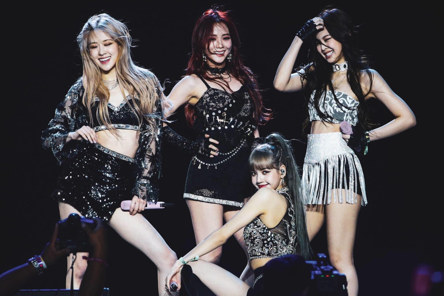 Blackpink pumps up the SoFi crowd with first U.S. show in two years – Los Angeles Times