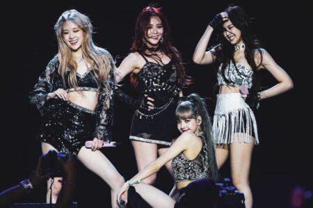 Blackpink pumps up the SoFi crowd with first U.S. show in two years – Los Angeles Times