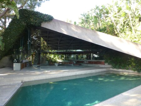John Lautner’s Sheats-Goldstein Residence shows off its estate’s entertainment wing – wallpaper.com