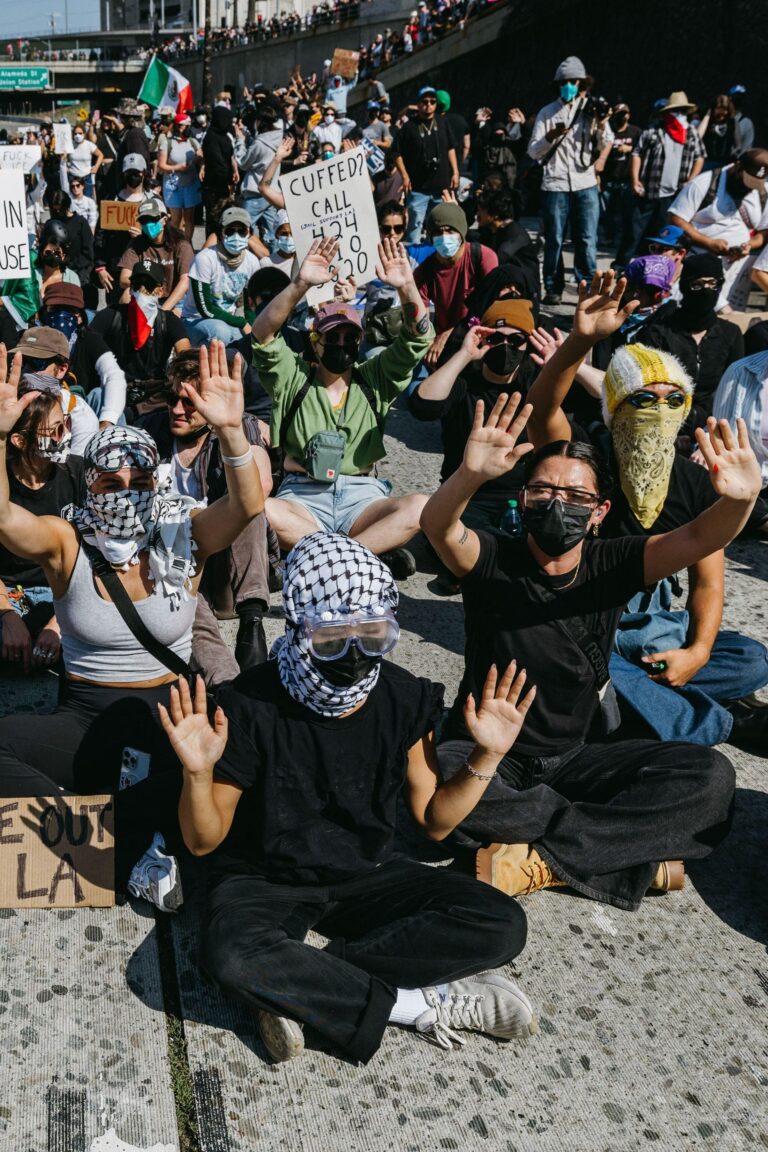 In L.A., Fear of ICE Raids Casts a Shadow Over the First Day of School In L.A., Fear of ICE Raids Created a Tense First Day of School – The New York Times