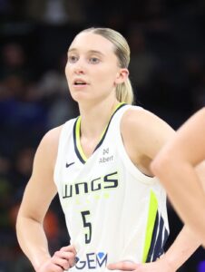 Physical moment between Paige Bueckers, Kelsey Plum goes viral in Wings-Sparks – Sports Illustrated