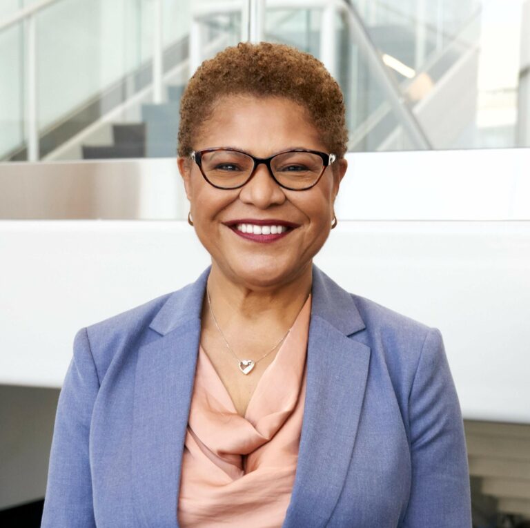Karen Bass Faces Intense Pressure as Trump Sets Sights on Los Angeles – But This Isn’t Her First Challenge Karen Bass in hot seat as Trump targets Los Angeles – but it’s not her first crisis – The Guardian