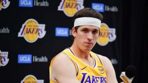 Austin Reaves Grandmother Threatened to Confront Lakers HC JJ Redick – Sports Illustrated