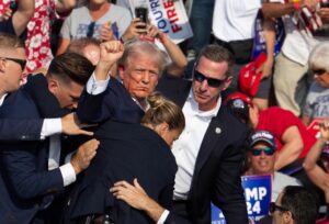 In a dizzying few days, Trump ramps up attacks on political opponents and 1st Amendment – Los Angeles Times