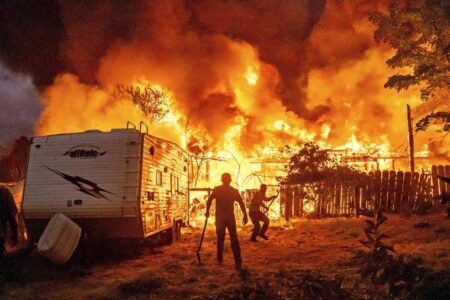 Wildfire burns into historic California Gold Rush town of Chinese Camp – Los Angeles Times