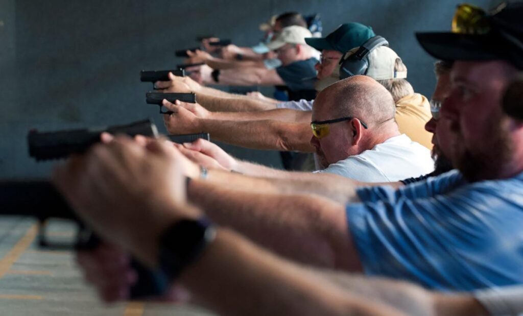 Los Angeles teacher says ICE agents are ‘not the only ones with guns’ following shooting of federal agent – Fox News