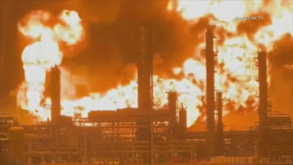 Watch: Massive oil refinery fire turns night skies orange over Los Angeles – BBC