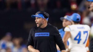 Chargers get a surprise retirement at NFL trade deadline, too – Sports Illustrated