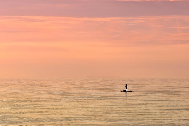 Hannah Gadsby’s “Woof!” Delivers a Bold New Voice in Queer Stand-Up: “Our Comedy Is for Us” Commentary: Hannah Gadsby’s “Woof!” barks a new message in queer stand-up “our comedy is for us” – Los Angeles Times