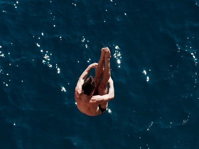 With shutdown, Democrats take a perilous risk at a precarious party moment – Los Angeles Times