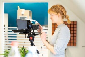 That Taylor Swift reporter job has been filled by a self-proclaimed Swiftie, Bryan West – Los Angeles Times