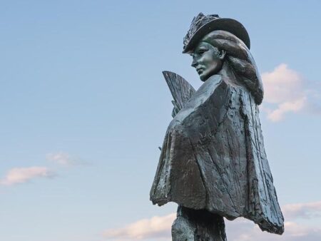 Elizabeth Gabler Signs Exciting New Content Deal with Sony Pictures Entertainment and HarperCollins Elizabeth Gabler Inks Content Deal With Sony Pictures Entertainment and HarperCollins (EXCLUSIVE) – Variety