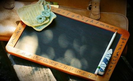 Classroom screen time banned before 2nd grade in Los Angeles school district, caps used elsewhere – DC News Now